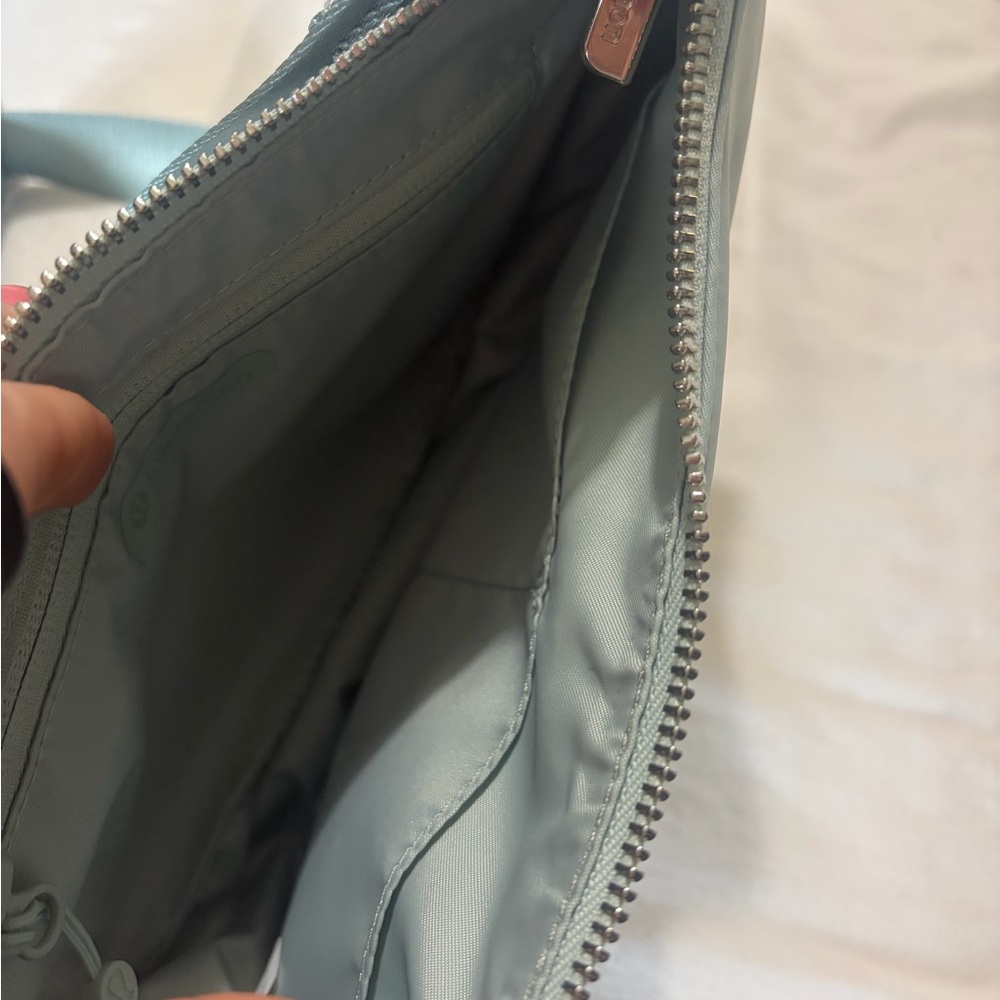 Lululemon City Essentials Small Shoulder bag Pelican NWT - Picture 4 of 5